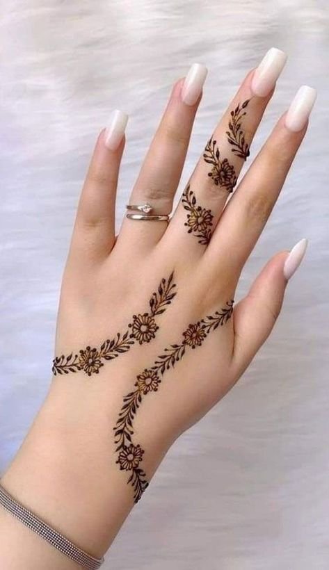 simple chand mehndi design